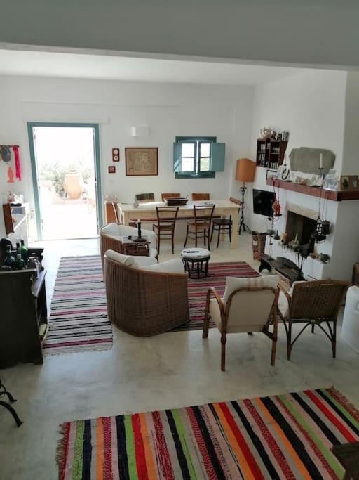 Casa Dei Melograni At Vourlidia Leros Villa Vromolithos Bagian luar foto