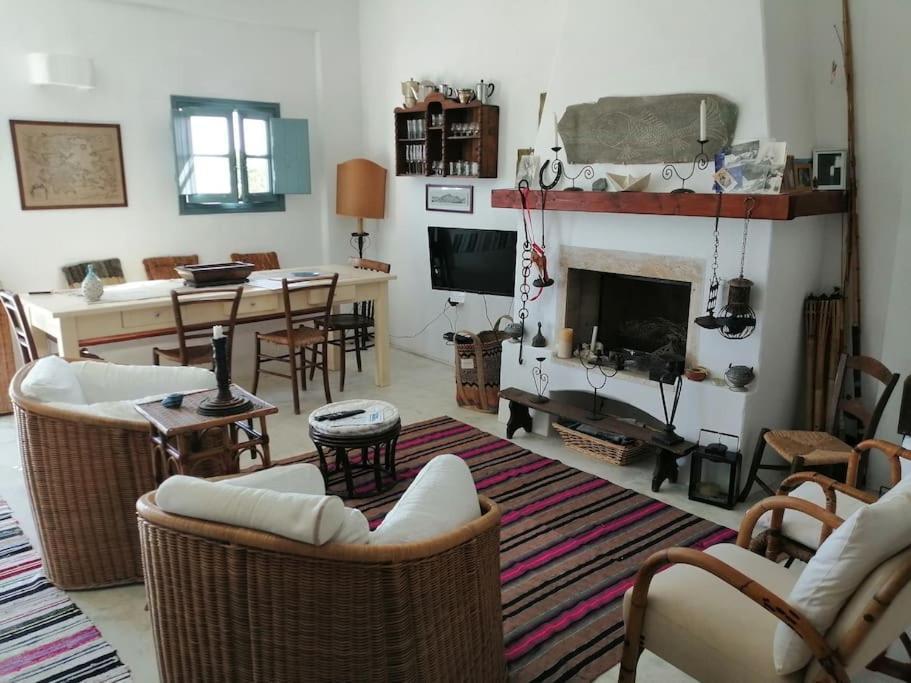 Casa Dei Melograni At Vourlidia Leros Villa Vromolithos Bagian luar foto